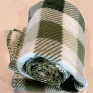 Soft Blanket Green & White Buffalo Plaid 96” by 60” Polyester NWOT